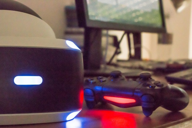 Mit PS VR geht es im Wohnzimmer ziemlich farbenfroh zu. (Foto: Katja Höhne/Golem.de)